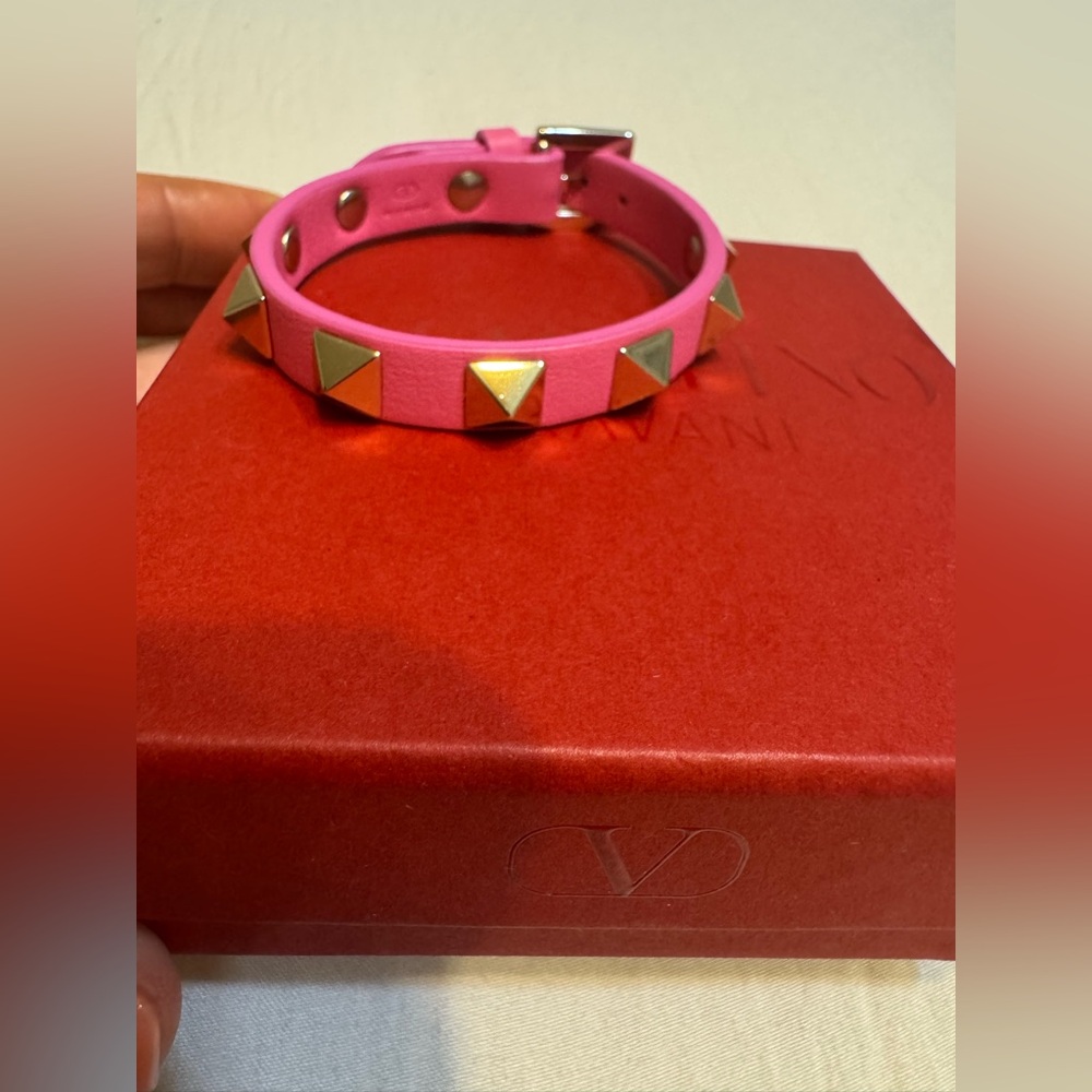 NWT Valentino Garavani Pink Rockstud Leather Bracelet